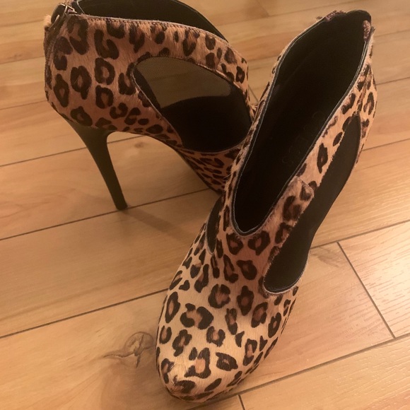 ❤️SOLD❤️Guess heels very nice worn once - Picture 2 of 4